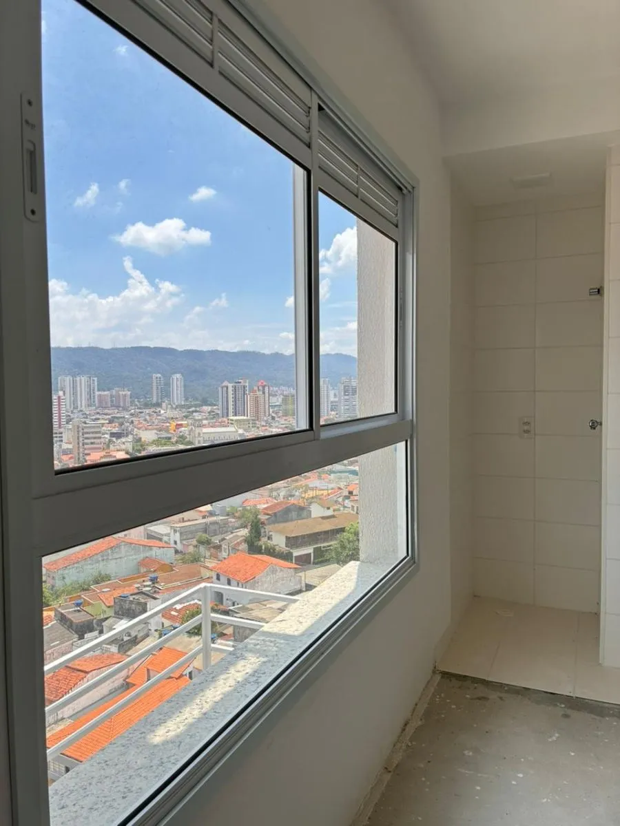 Janela panorâmica com vista para a serra — Carménère