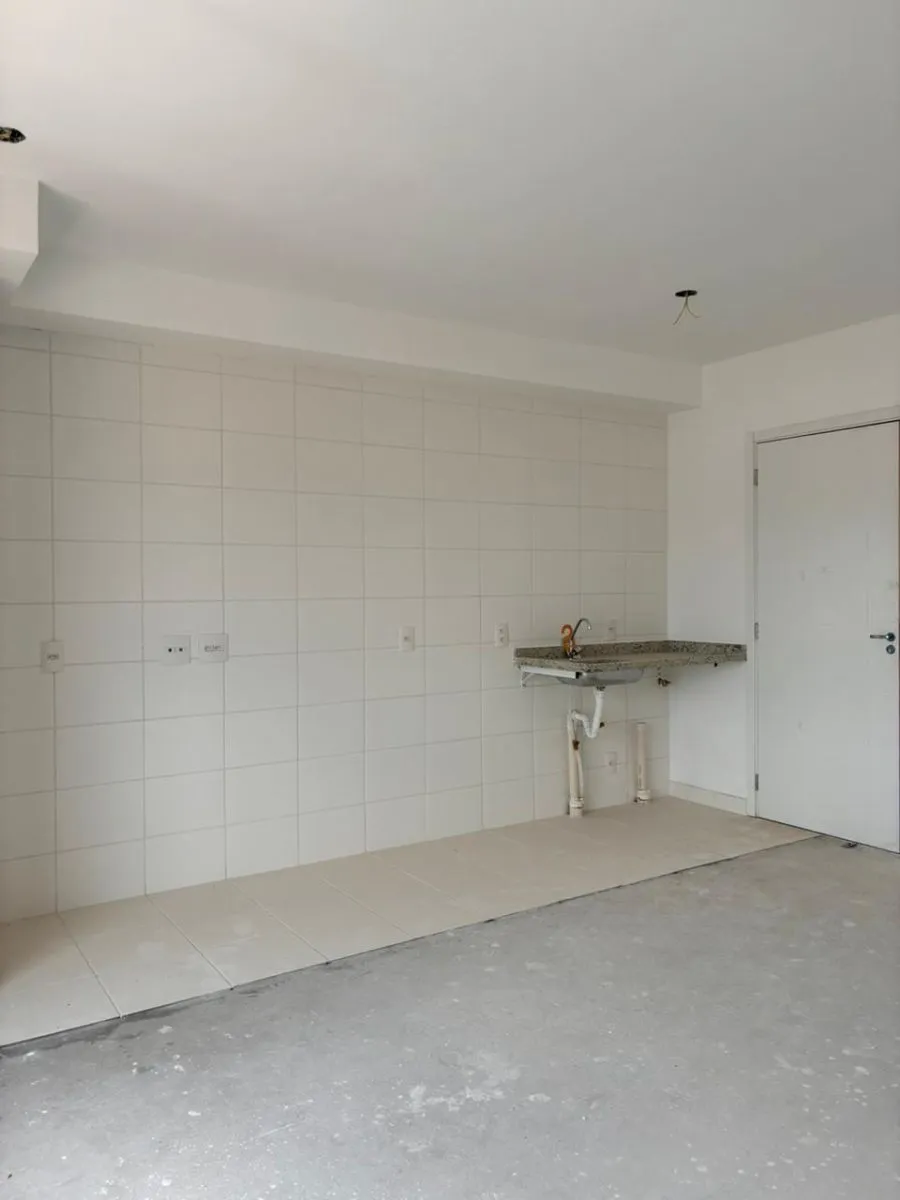 Ambiente do studio com bancada de cozinha — Carménère