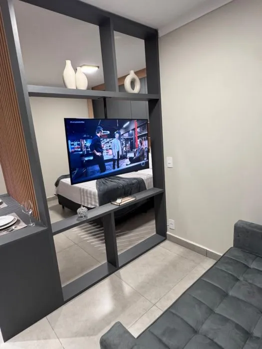 Sala de estar com TV — Le Vin Garden
