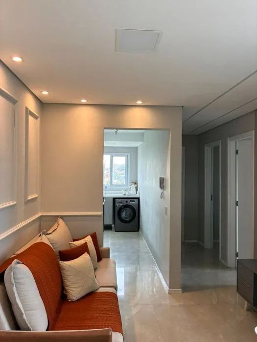 Sala com corredor de acesso à área de serviço — Le Vin Garden