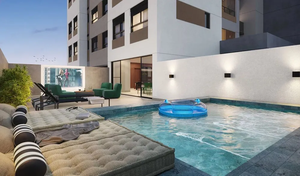 Piscina com deck e camas de descanso — SOHO Galeria